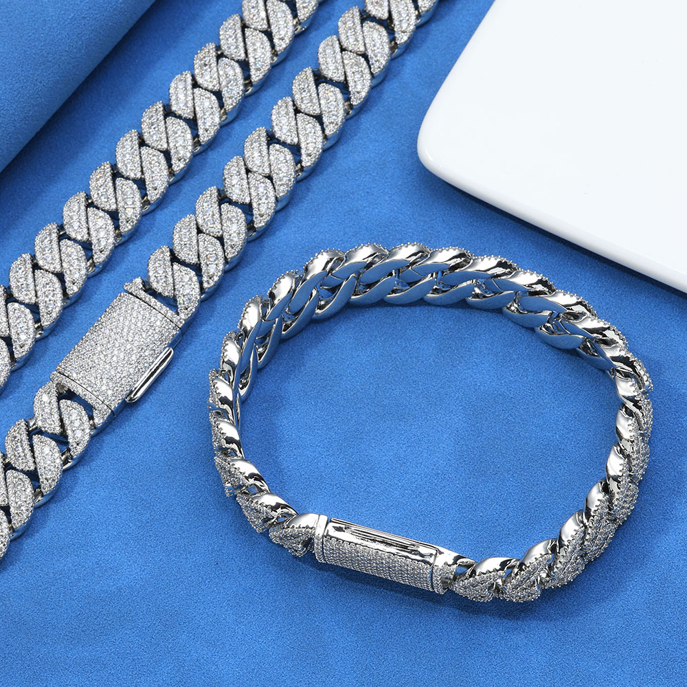 Cuban Chain Bracelet For Men With Full Diamond Zircon And Clasp_voghion.com