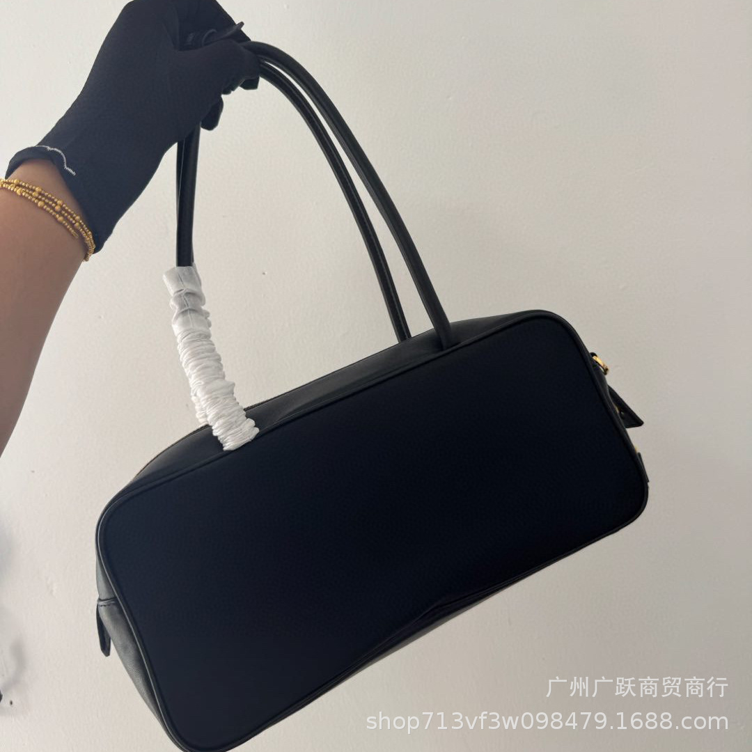 Pラダの新しいハンドバッグボーリングナイロンと皮の腋の下のバッグ欧米のレトロなファッションの国境を越えたバッグの高品質