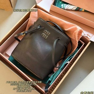 miu����2025�¿���Ƥ�߰汾ˮͰ���͹�С�����μ�б��r��Ůʿ��