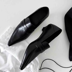 現物 ~ 本革の先が低くて、メアリー珍の靴の女性が通勤しています。