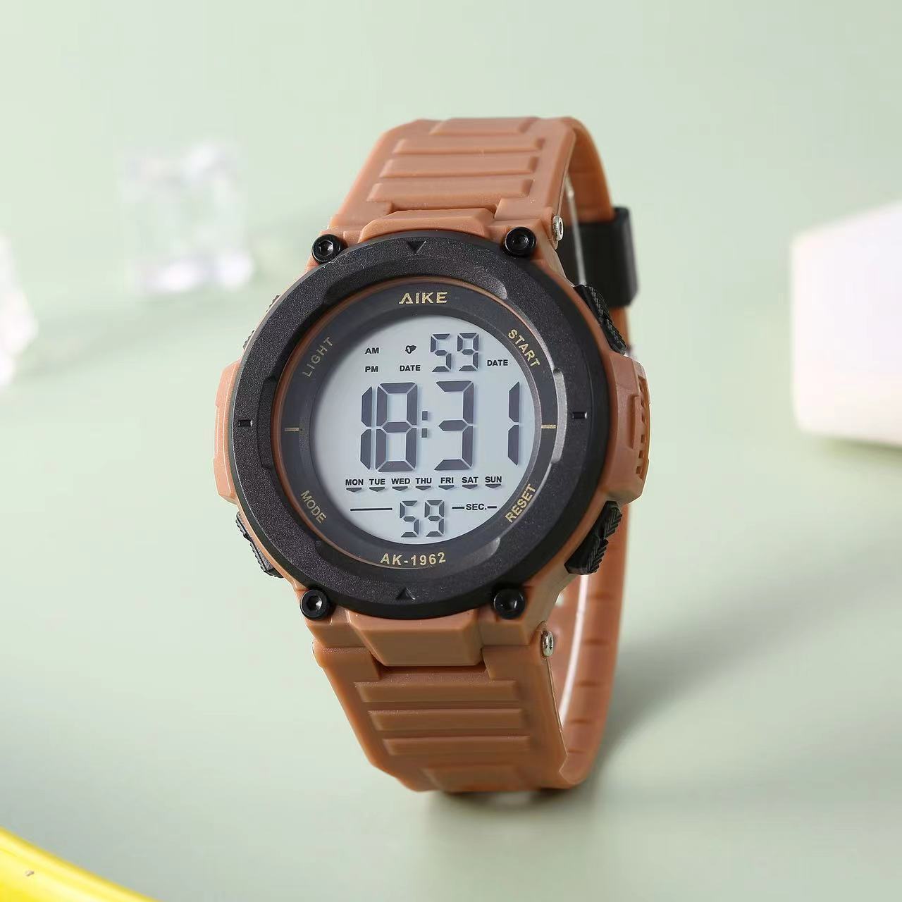 AIKE1962 amor grabado Placa de reloj grande para hombres gran número claro reloj deportivo para hombres modo reloj electrónico hombres