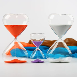 沙漏;酒杯;吸管杯