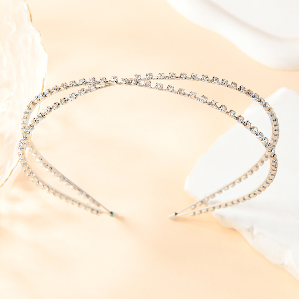 Coreano brillante cadena de garras de diamante cruzadas banda de cabello red roja con la misma moda agujero de cabeza banda de textura transfronteriza nueva joyería para el cabello