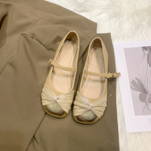 JIJI Studios设计感圆头浅口单鞋女春秋新款平底一字带奶奶鞋孕妇
