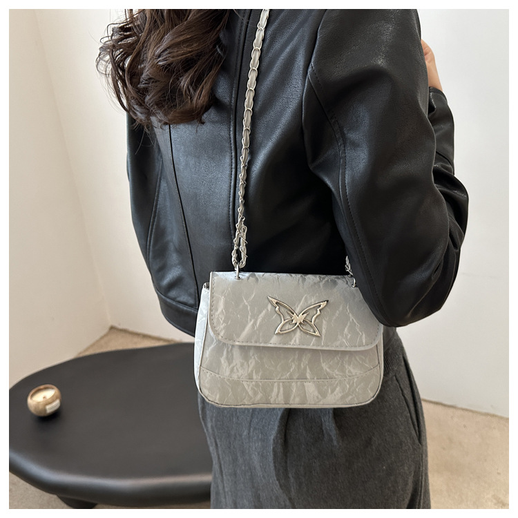 This is a trendy, casual, fashionable and simple crossbody bag for women with a niche design in the autumn of 2024 undefined