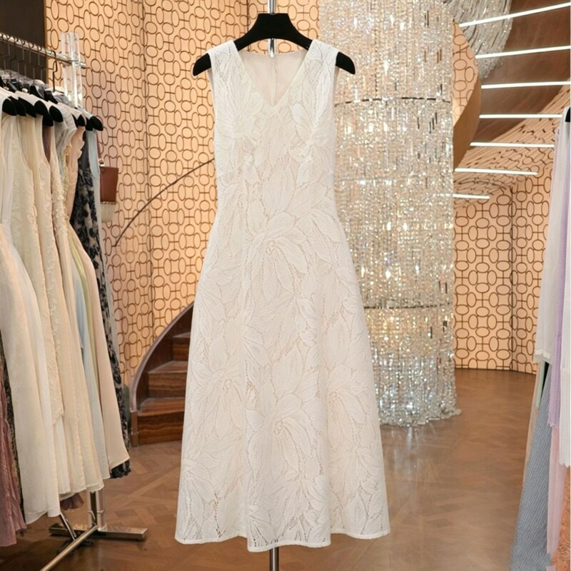 2026 Summer New Style Elegant Socialite Design White Lace Long Dress Slimming Simple Casual Workwear Regular Fit