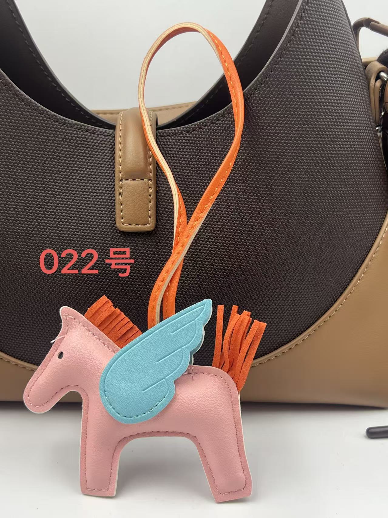 Colgante de bolsos Pegasus Mini Colgante de bolsos de estilo simple llaver de cuero image 27