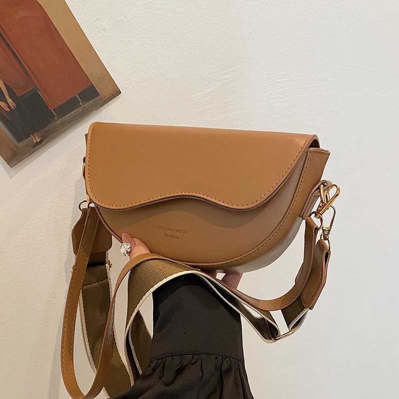 Bags for Women 2023 Summer New Style Simple Casual Shoulder Underarm Bag Niche Fashion Trendy Crossbody Saddle Bag for Women