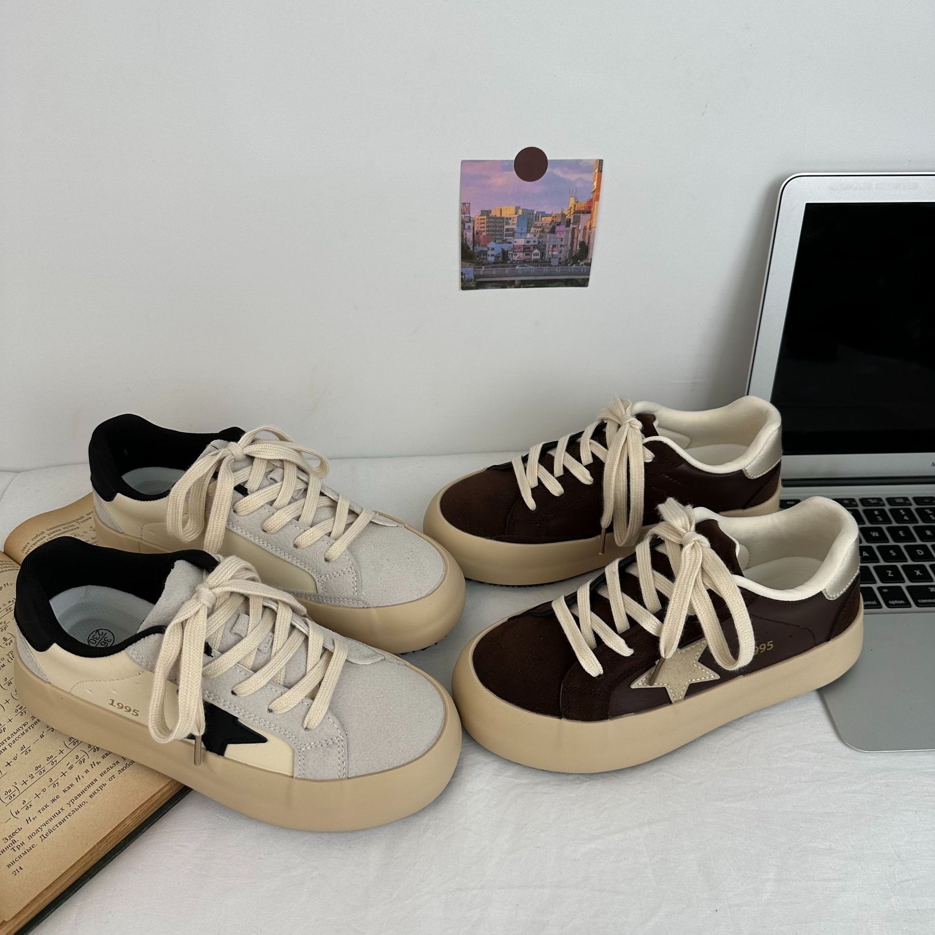 Zapatillas de deporte de mujer de plataforma de estrella, zapatos blancos pequeños, 2024 nuevas zapatillas deportivas de otoño para estudiantes, ligeras y versátiles, casuales 6595