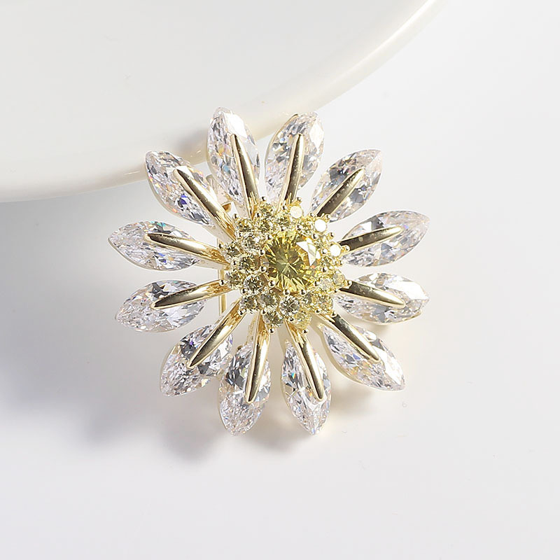 Elegant stone inlay with zircon pearl