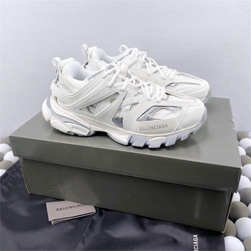 Original standard and original box Paris third generation Track3.0…