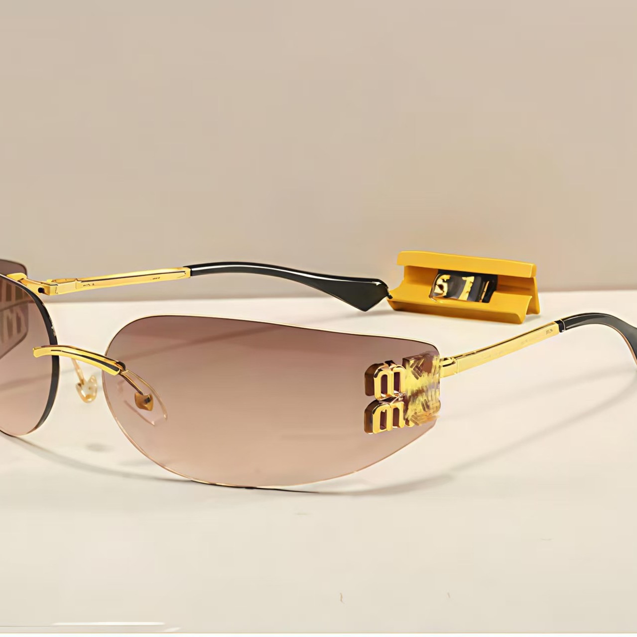 New Foreign Trade Model Zhang Yuanying's Same Style Miu Miu Smua51S Sunglasses, Narrow Frame, High Aesthetic, Rimless, Brown Sunglasses for Women