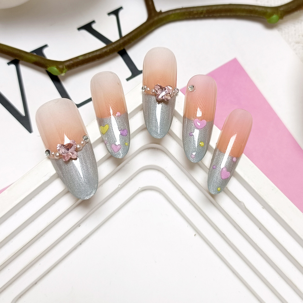 Uñas postizas de mariposa de moda en TikTok, uñas postizas hechas a mano con diamantes de imitación y diseño de corazón de sal marina, juego de 10 piezas con variaciones de tamaño, pegatinas de uñas de alta gama.
