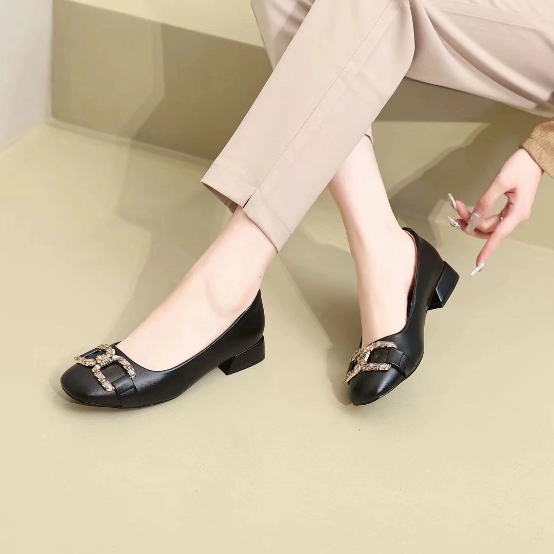 Осенние новые квадратные пряжки стразы кожаные одиночные туфли темпераментные простые овчины модные туфли удобные туфли на плоских каблуках 24503