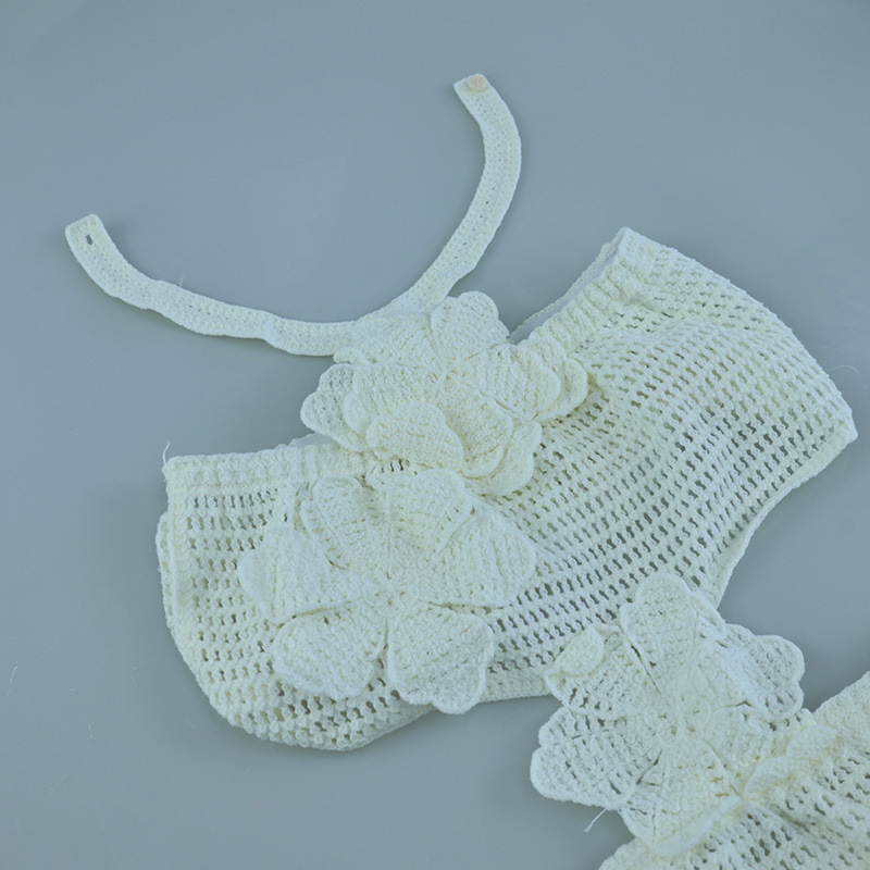 Gestricktes Damen Strandkleid Mit Neckholder Und Blumenmuster_voghion.com
