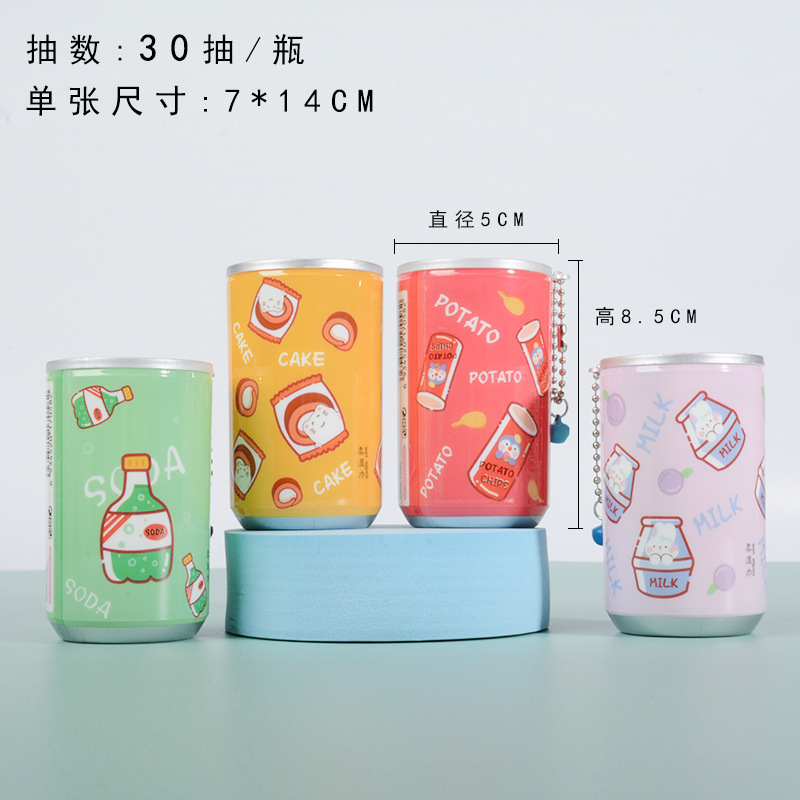 瓶の創意ミニはコーラ缶のウェットティッシュを持ち歩いています。|undefined