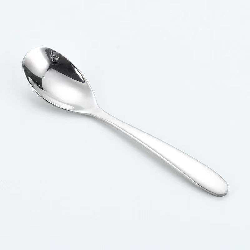 Cuchara ovalada de acero inoxidable Cuchara de postre de color creativo Cuchara de café de celebridades de Internet de alto valor Cuchara de comida de restaurante en casa