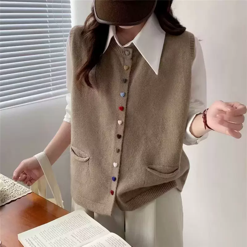 高级感爱心彩扣针织马甲外套女2025秋冬新款叠穿毛衣背心上衣女潮