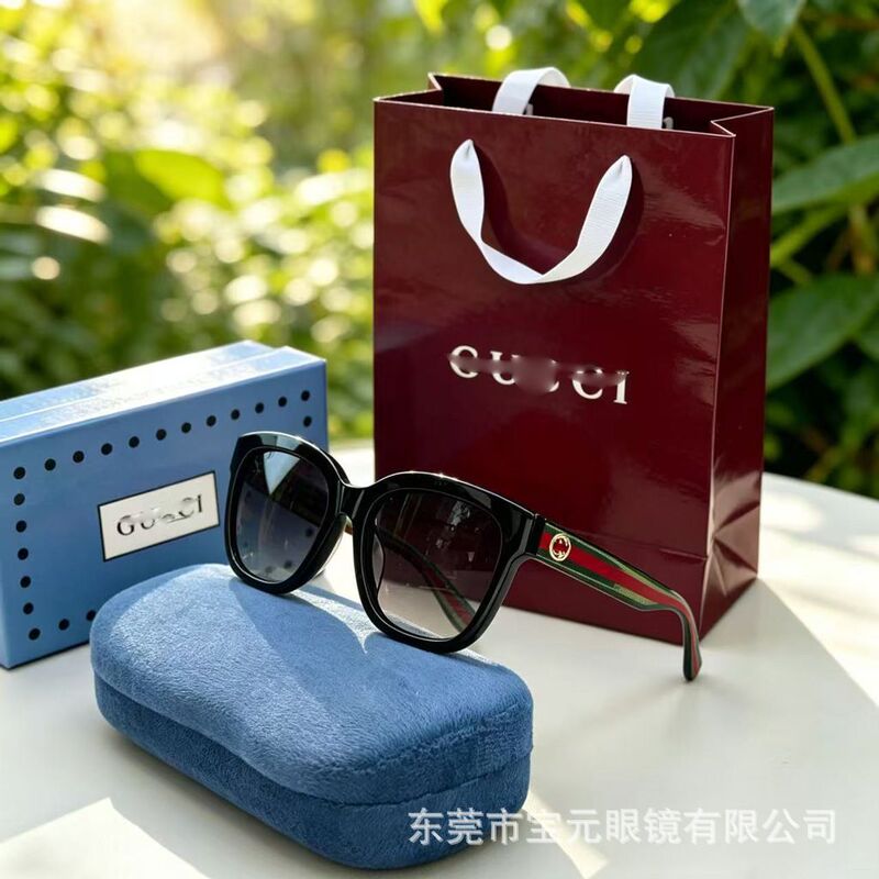 Gg0034 Sunglasses with Large Square Frames, Glitter and Sequins, High-Quality Material, Fashionable Women's Sunglasses, Sun Protection, Slimming Effect, Sunshade