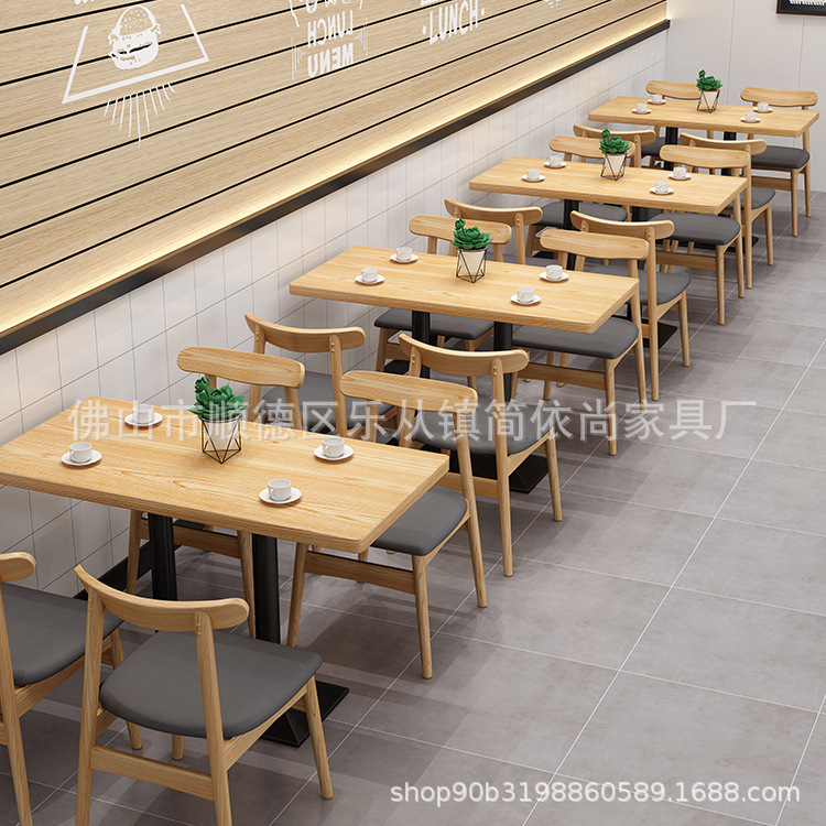 テーマレストランのテーブルと椅子の飲食ハンバーガー鍋焼肉ミルクティー店の喫茶店は壁のカードのソファーの組み合わせに寄りかかっています。|undefined