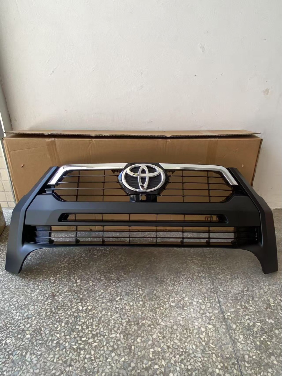 Suitable for Toyota 2021 Hilux Hilux Grille Rocco Front Grille with Camera