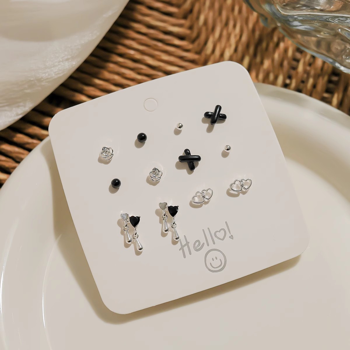 Juego de pendientes de aguja de plata simple y pequeño, combinación de pendientes geométricos de amor, pendientes lindos y dulces de todo fósforo, puesto al por mayor