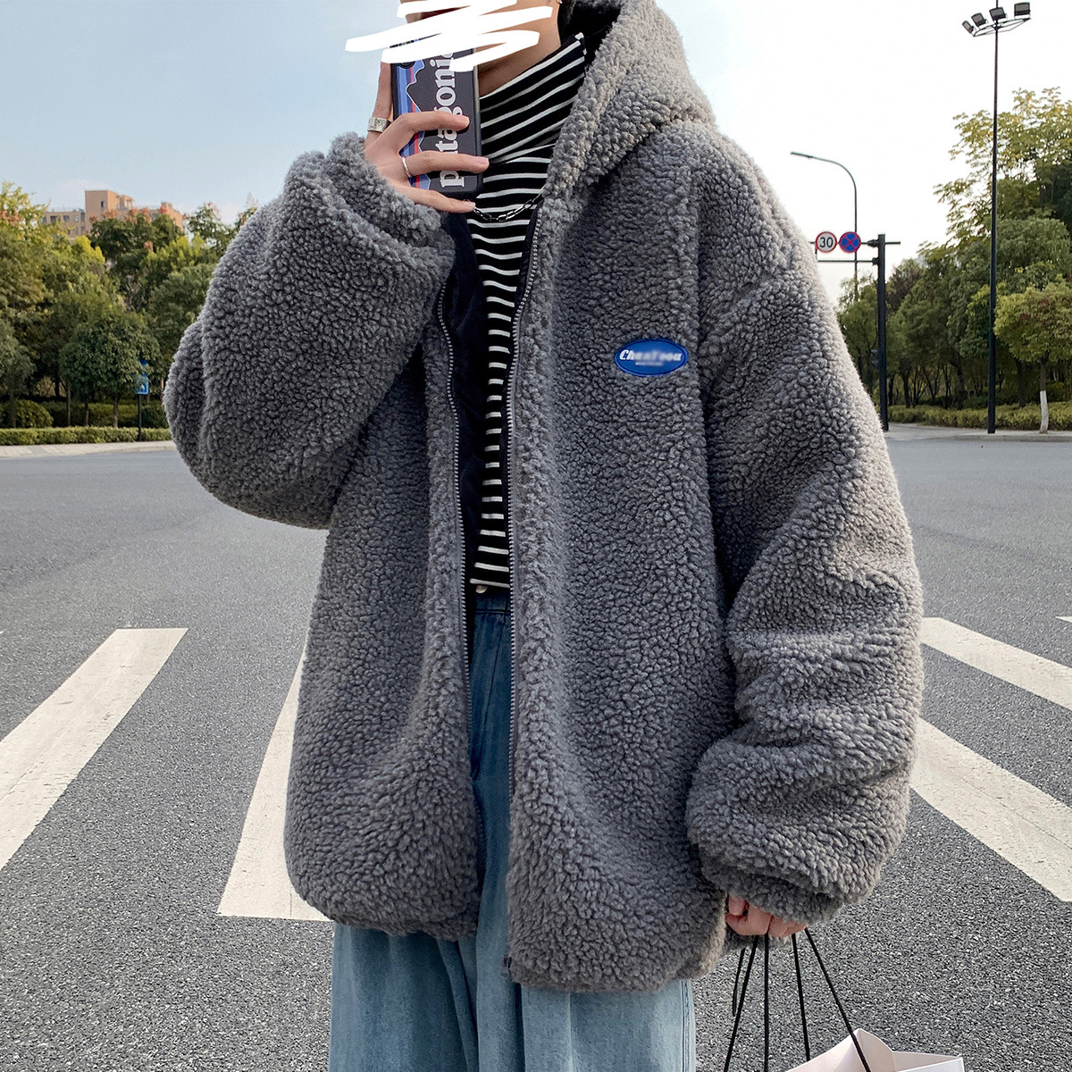 Hong Kong style, trendy hooded cotton-padded coat for men and women, loose fit, thickened, and fashionable. Also includes a lamb wool fleece lining.