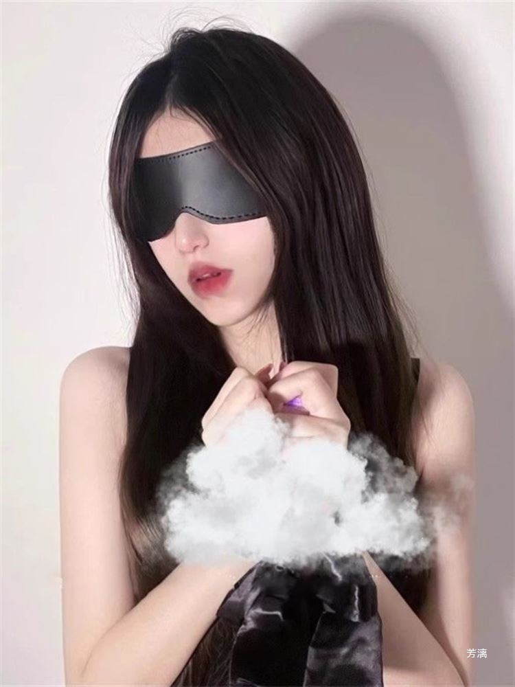 Black leather blindfold, dark vision deprivation, light-blocking blindfold prop for couples role-playing, opaque, pure desire style