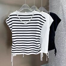金漳服饰/新款领口珍珠V领短袖针织衫女双侧抽绳设计收腰显瘦上衣
