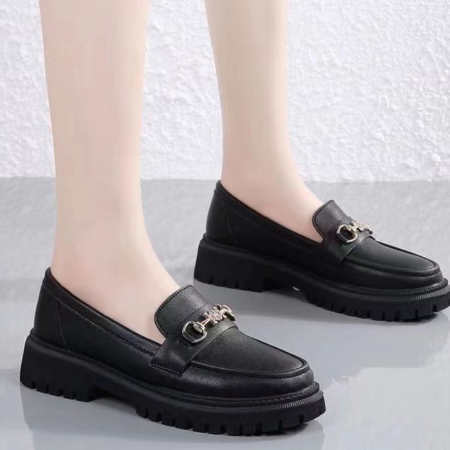2026 primavera y verano nuevo hombre pequeño estilo estilo inglés Lefour zapatos de mujer muffin soleas negras zapatos de mujer