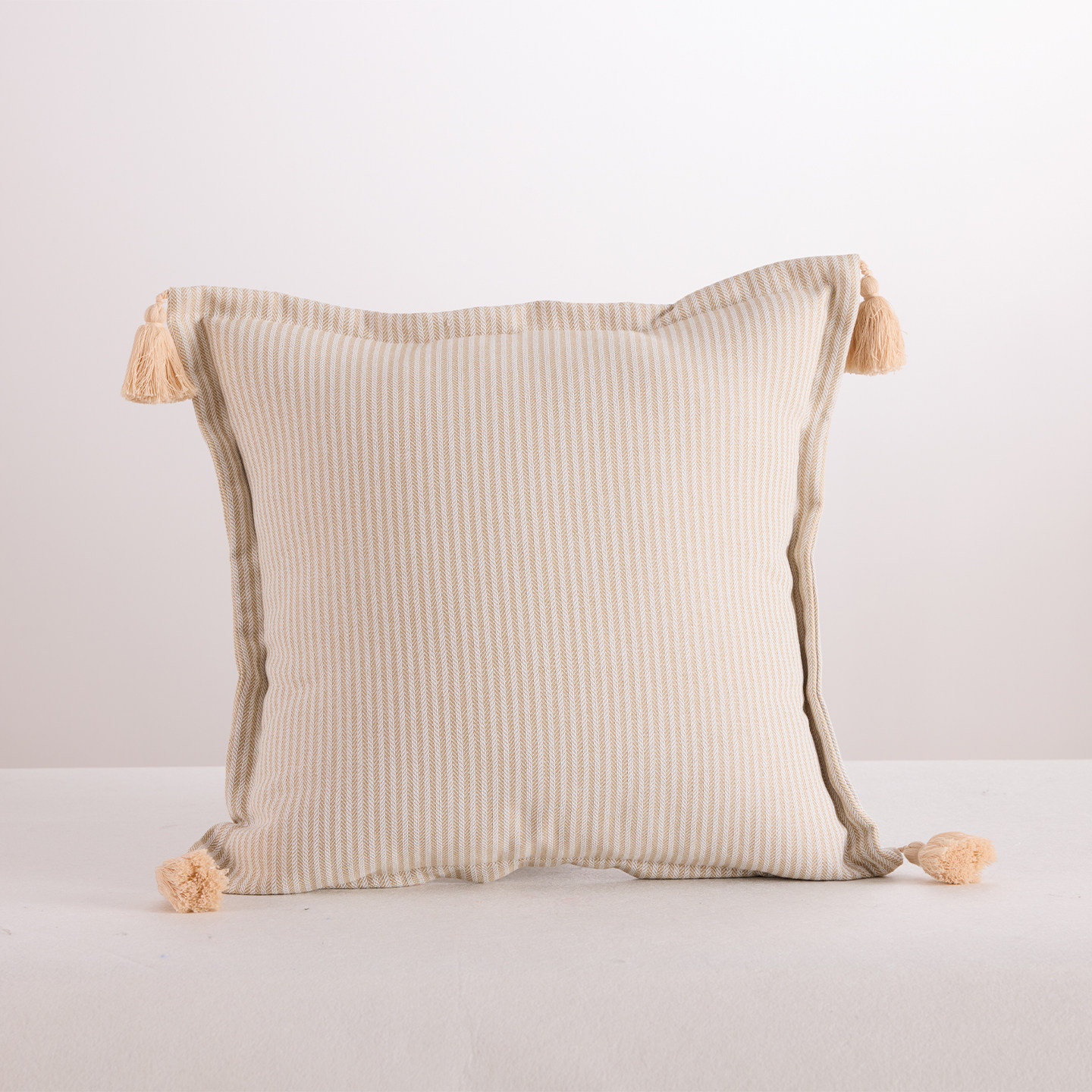 Almohada a prueba de agua con rayas verticales de arroz blanco