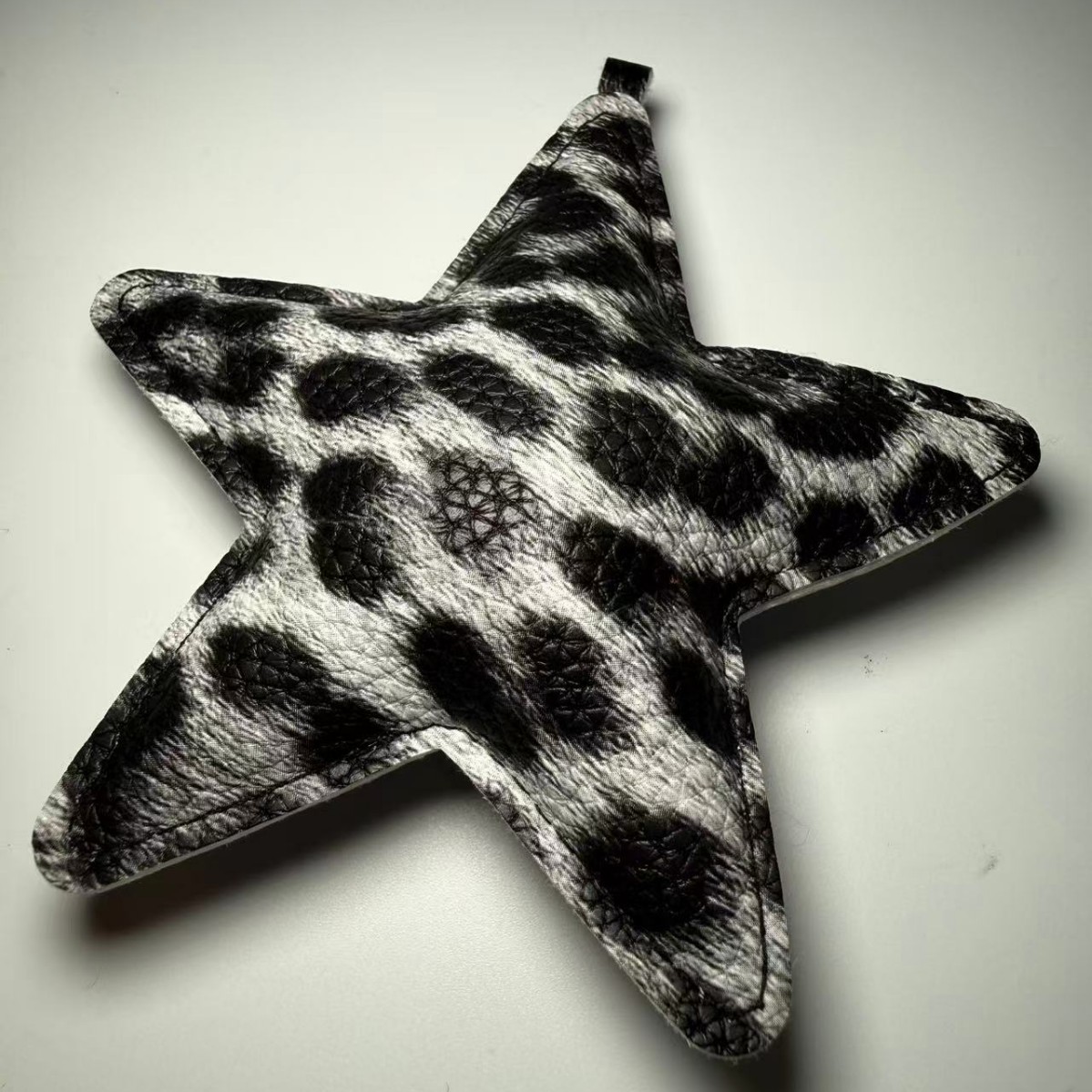 Nuevo color pu relleno de algodón bolsos colgantes diy accesorios estrellas exquisitas estrellas llaveros colgantes de cuero estrellas