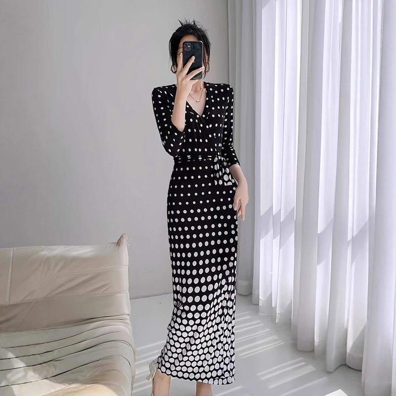Women's Polka-Dot V Neck Three-Quarter Sleeve Waist-Cinching Gradient Elegant Style Long Dress Is Suitable for Daily Work Clothing and Dating