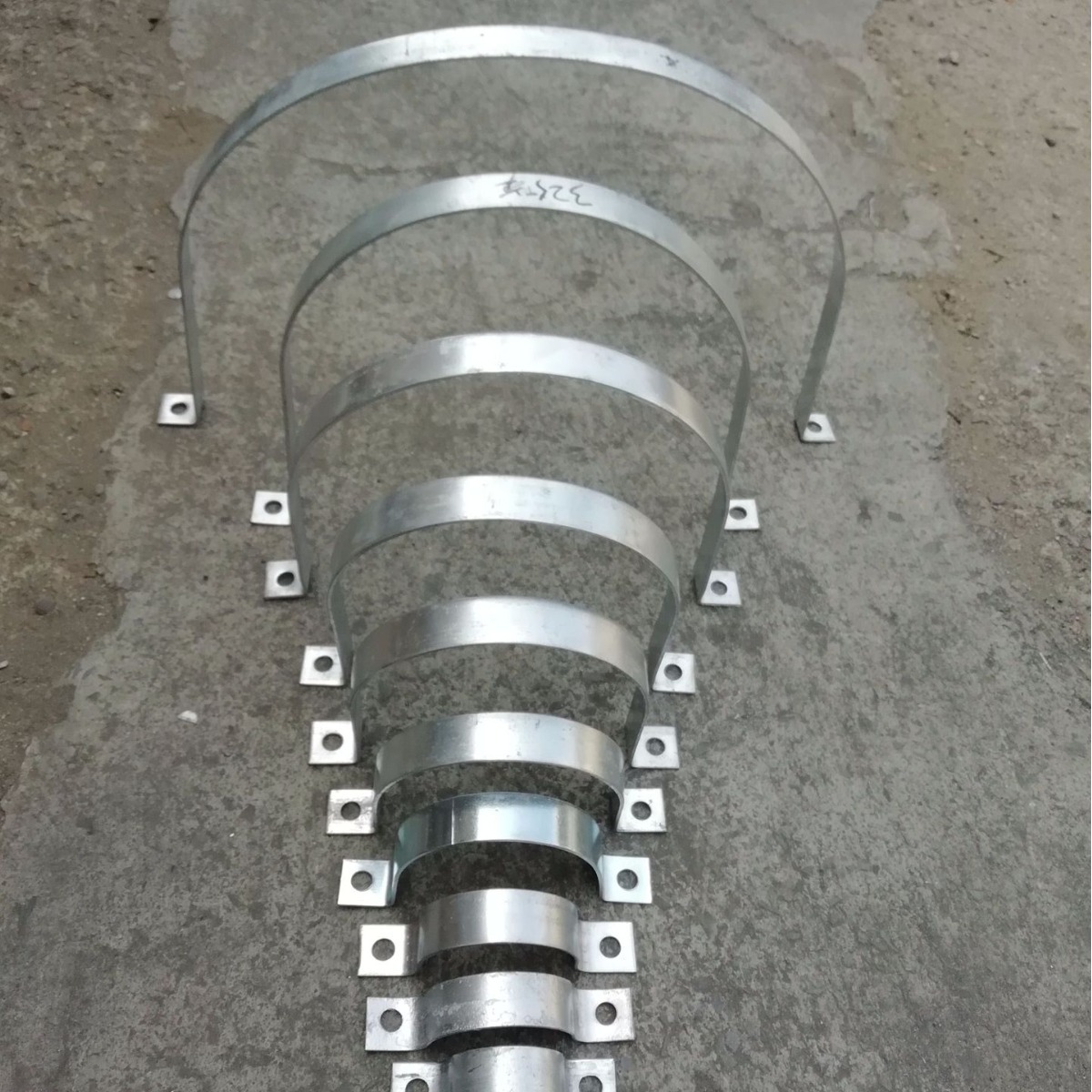 Horse riding card manufacturer 60 76 89 114 Hoop traffic Road Sign Board Clamp HDG Semicircle Pipe clamp