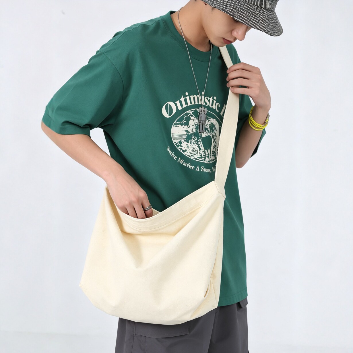 Canvas crossbody bag for women, large capacity, simple and versatile shoulder bag, suitable for students going to class or commuting, tote bag