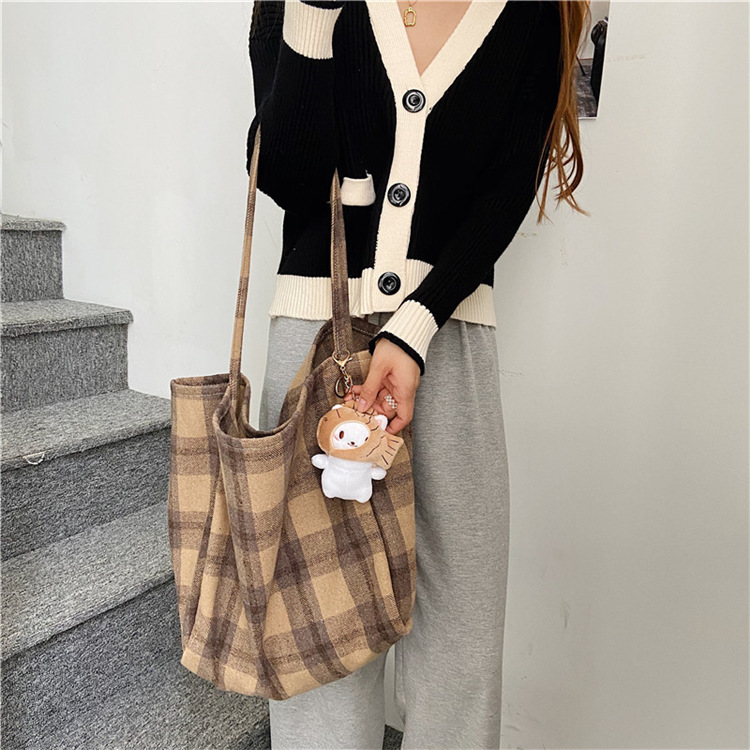 0981 Simple ins checkered woolen single-shoulder bag, hand-held cloth bag, student large-capacity shopping bag, laid-back style women's bag undefined