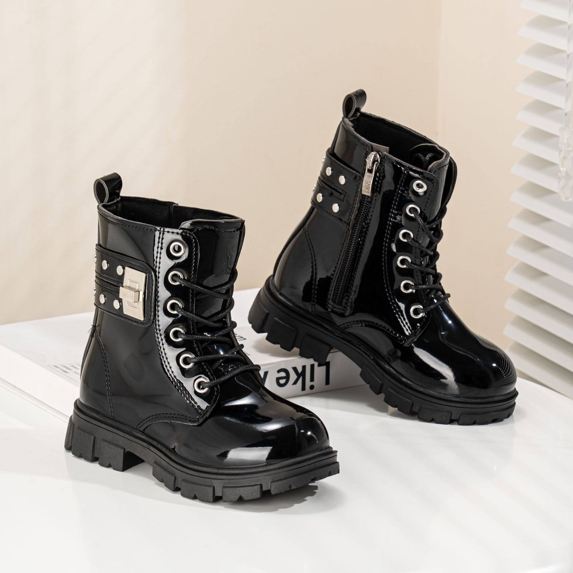 Christmas Shoes for Girls 2026 New Style British Martin Boots Black Chain Short Boots Autumn and Winter Height-Increasing Children's Leather Boots