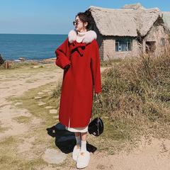 実写2024新年の赤い毛はコートの女性の冬の新型今年はゆるい帽子の中の長さのコートが流行している