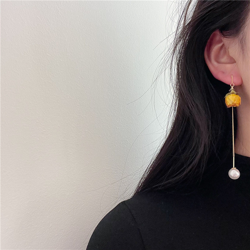 Mori Super Fairy Silver Needle Yongshenghua Pendientes de moda de temperamento de todo fósforo Pendientes de nicho de lujo ligero Pendientes de alta gama al por mayor