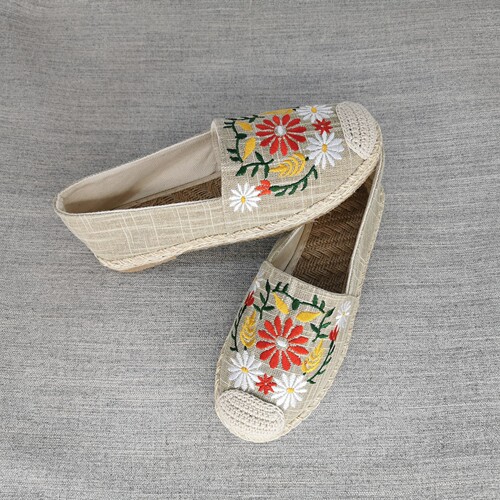 New Xinjiang woven Mule shoes, linen flat heels, embroidered square shoes, color matching breathable casual shoes, women's outer shoes