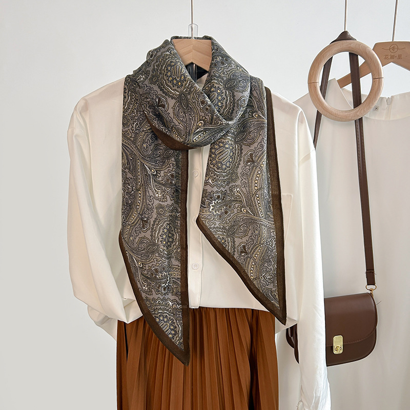 Impresión de estilo nacional retrógrado abstracto seda monocapa toallas paralelas de alto nivel nicho ropa de personalidad con bufandas de seda