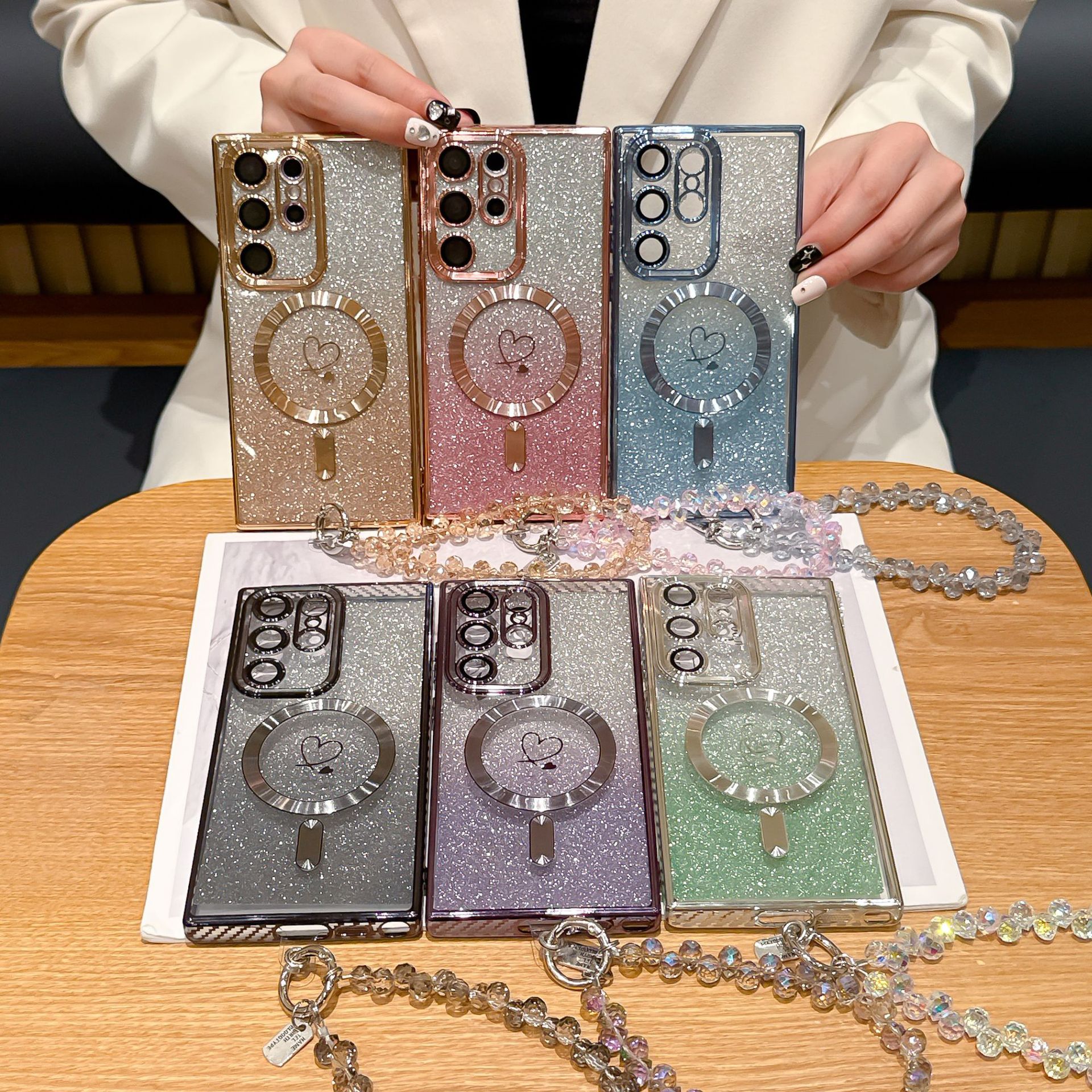 爱心渐变闪粉适用三星S25U手机壳S23FE碳纤维电镀S22手挂链磁吸壳