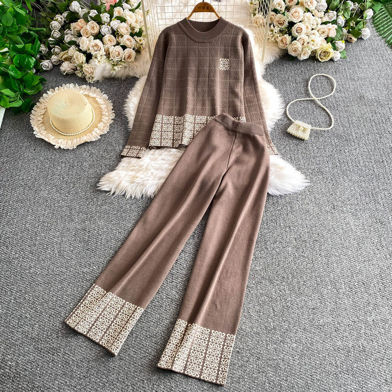 Fashionable Women's Two-Piece Set, New Soft and Thick Plush Printed Knit Top, Two-Piece Set with High-Waisted Wide-Leg Pants Fashionable Women's Two-Piece Set, New Soft and Thick Plush Printed Knit Top, Two-Piece Set with High-Waisted Wide-Leg Pants