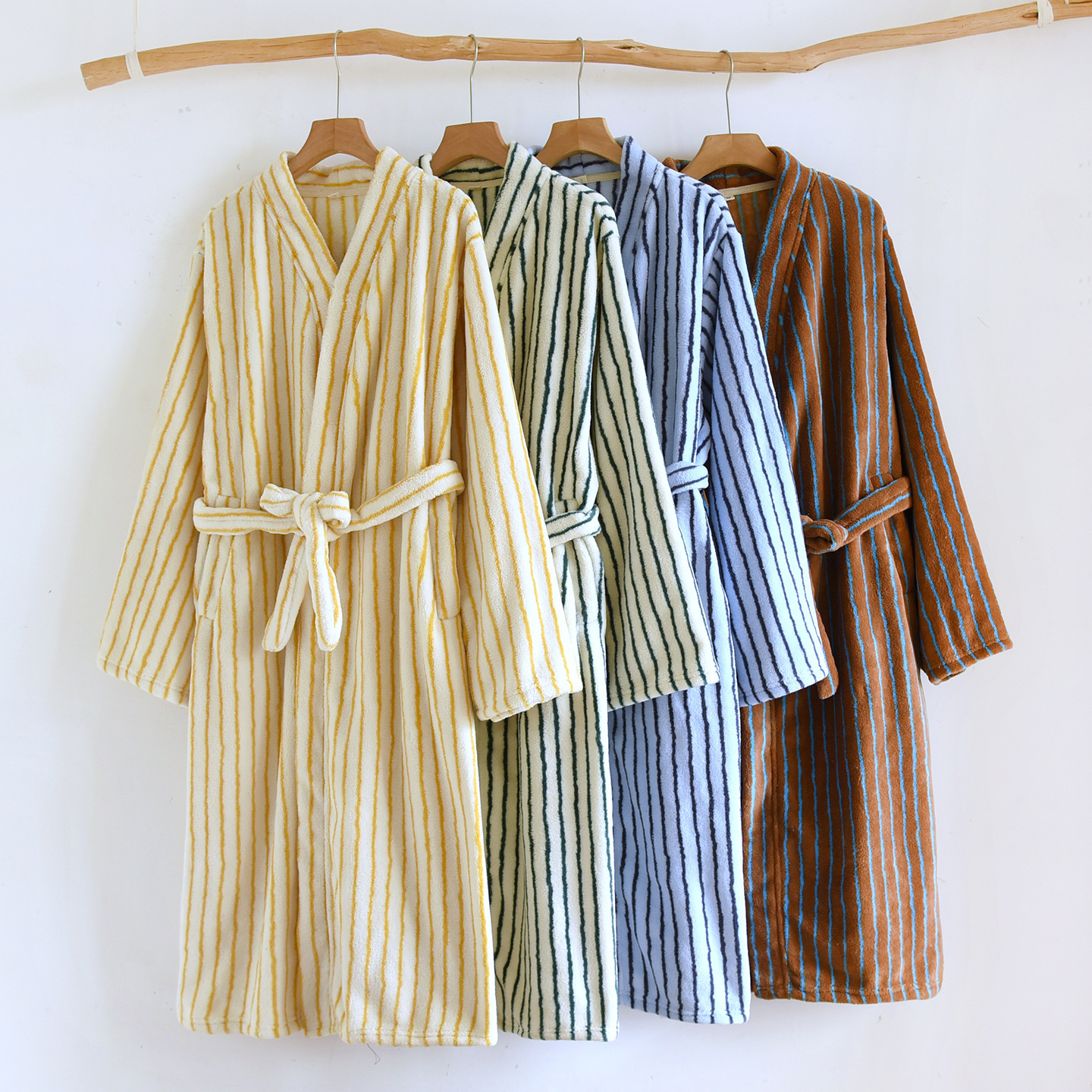 Thickened Nightgown Long Coral Velvet Pajamas for Women Autumn and Winter Warm Simple Stripesd Loose Flannel Nightgown Bathrobe