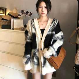 韩版秋冬新款V领拼色宽松慵懒风拉毛百搭休闲针织开衫毛衣外套女