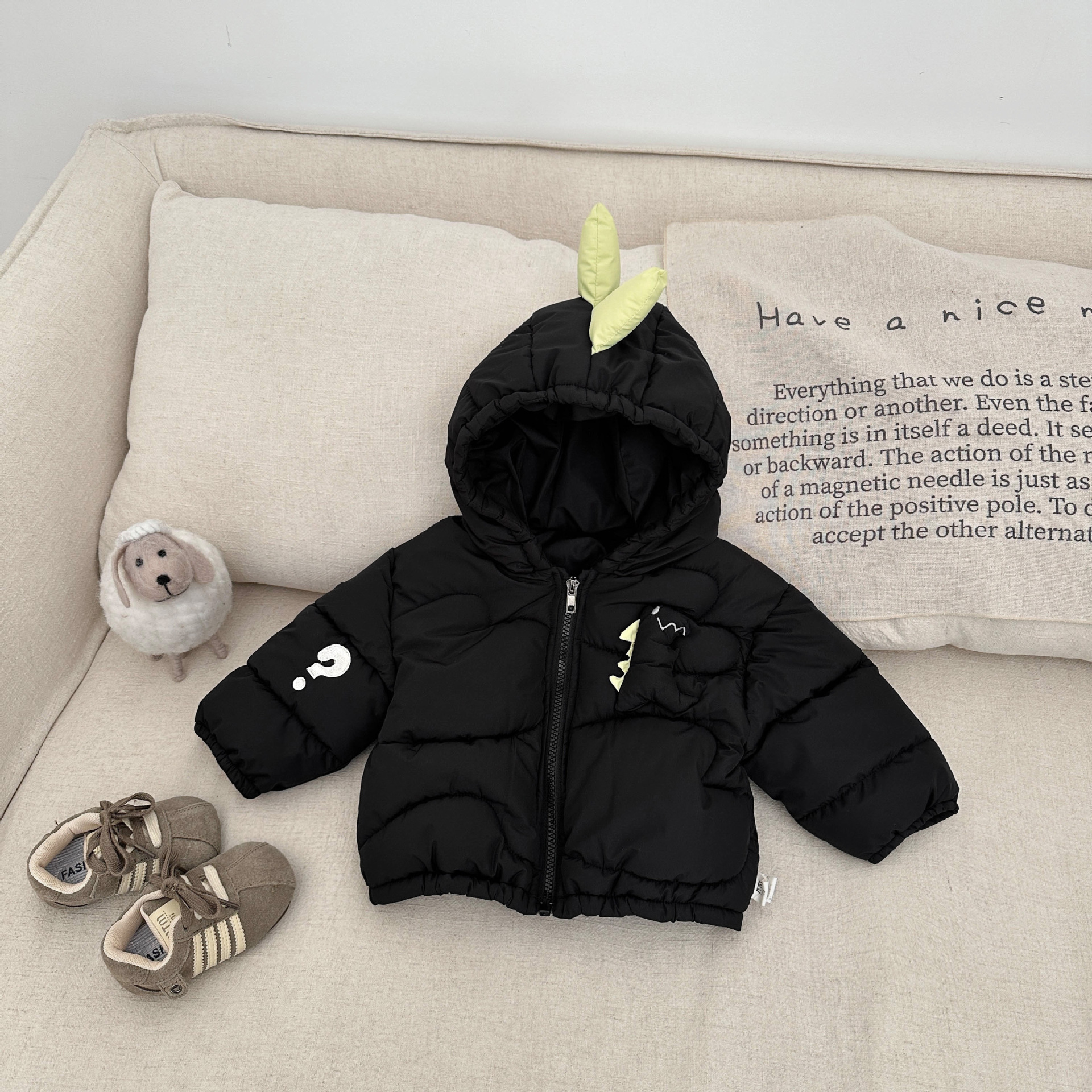 Invierno de bebés super lindos ropa de algodón lindos dibujos animados bebés engrosados chaqueta de algodón con capuz chaqueta de algodón cálida abrigo de pluma