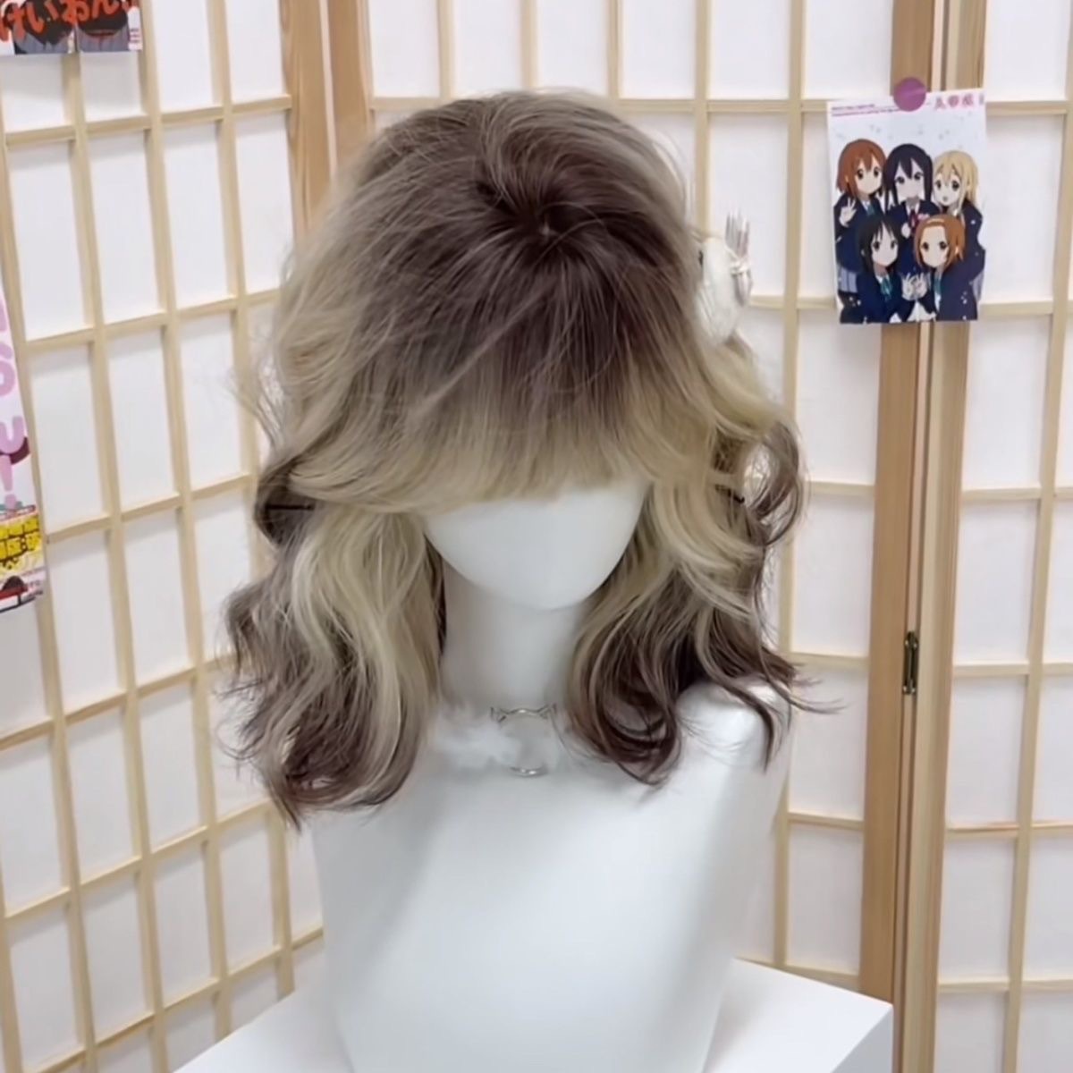 Koni Wigs - Siamese Cat Style Short Curly Pary med svart til gull gradient ullkrøller, Paris-fargeeffekt