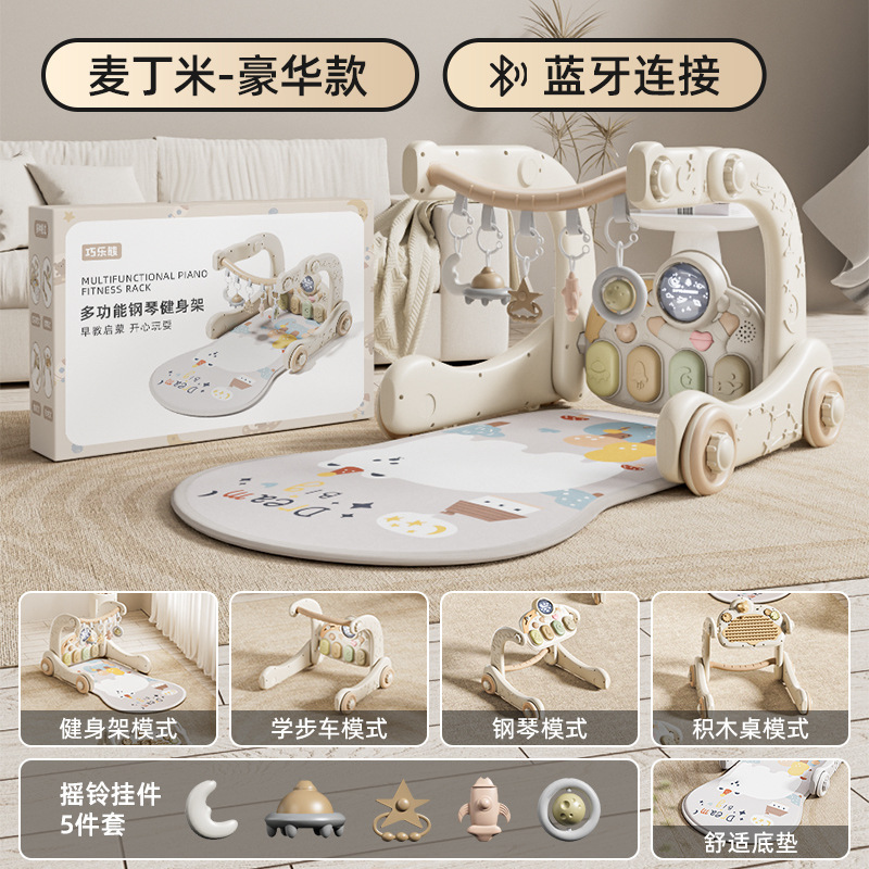 巧楽熊の赤ちゃんはピアノのフィットネスのフレームに足を踏み入れて歩いて3ヶ月6年の益智を学びます。