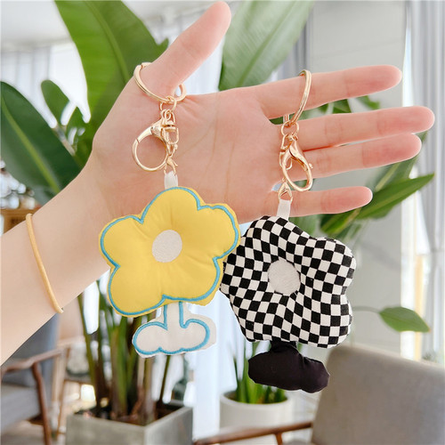 Trendy and exquisite fabric flower key chain pendant for women, cute plush flower car key chain ring bag pendant