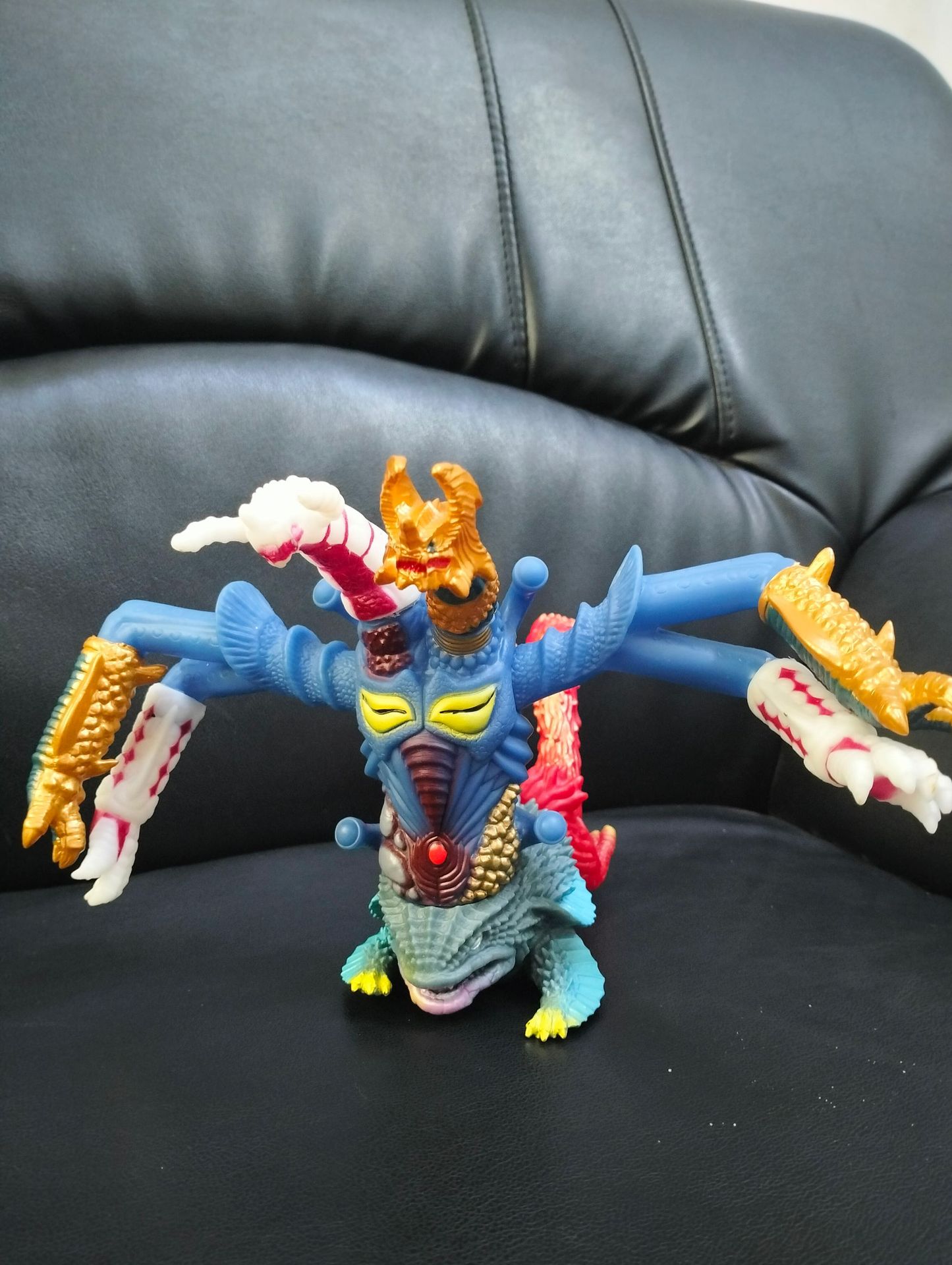 大型モンスタービニールソフトラバーウルトラマンモンスターおもちゃ男の子子供のおもちゃ夜市景勝地露店モンスター